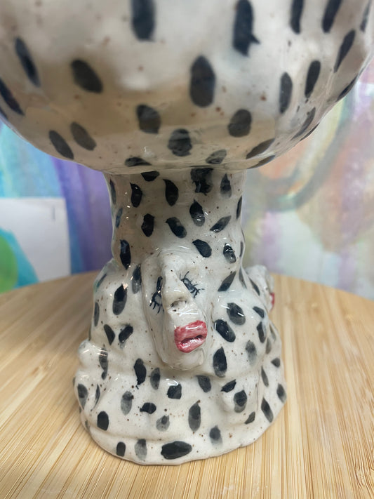 Skål med små ansigter