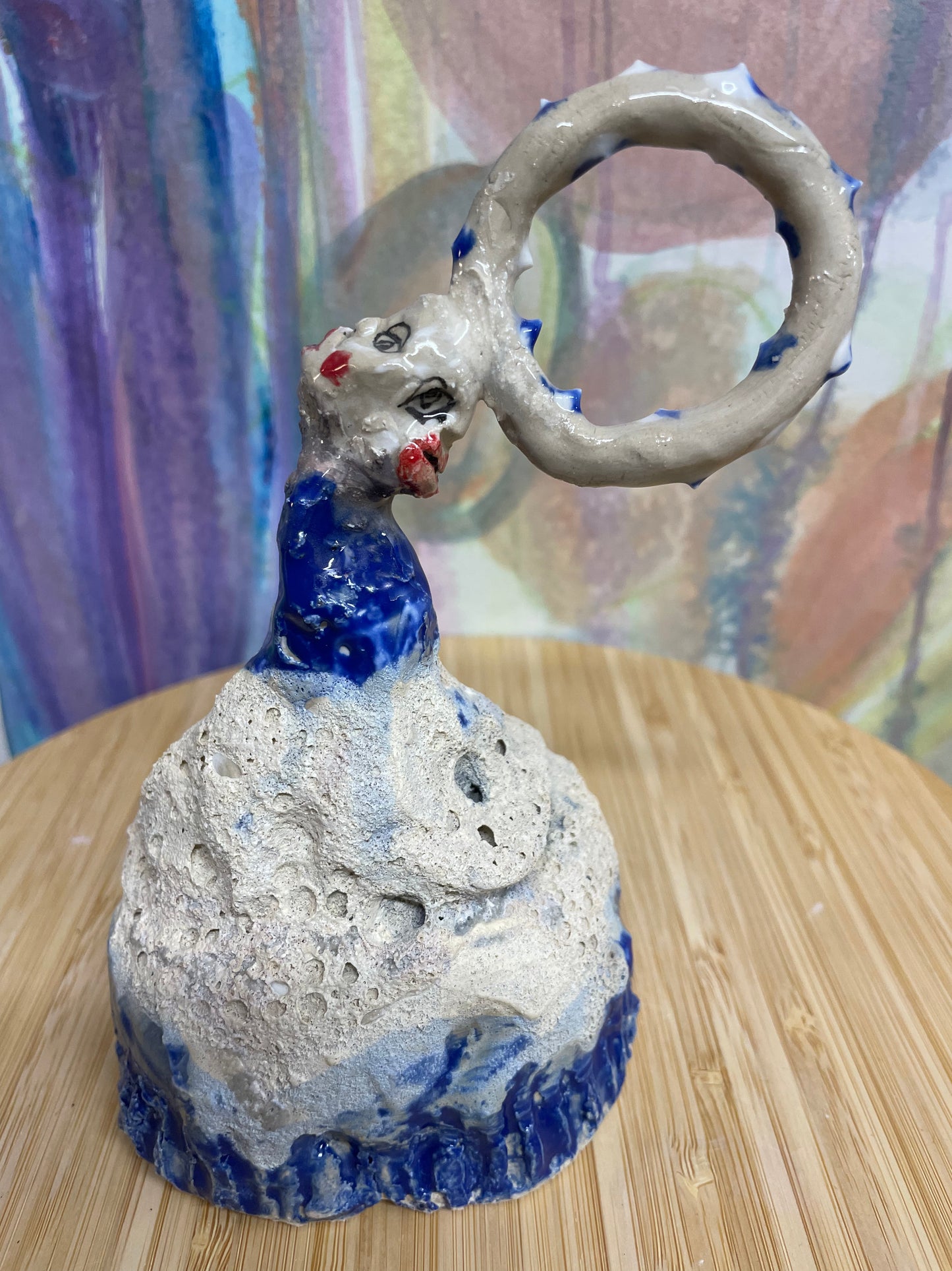 Keramik skulptur “kvinde med ring“