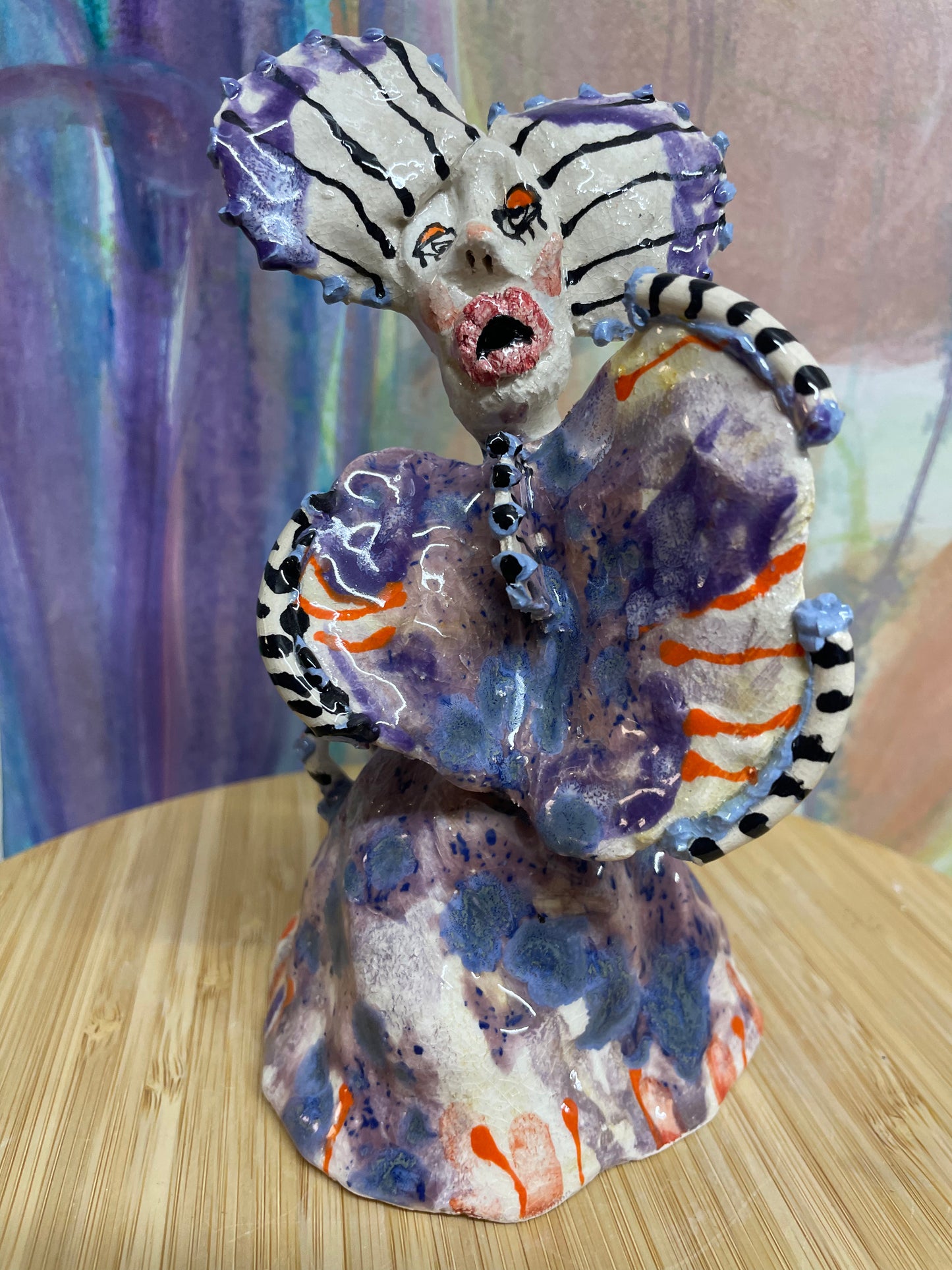 Keramik skulptur “kvinde med vinger”