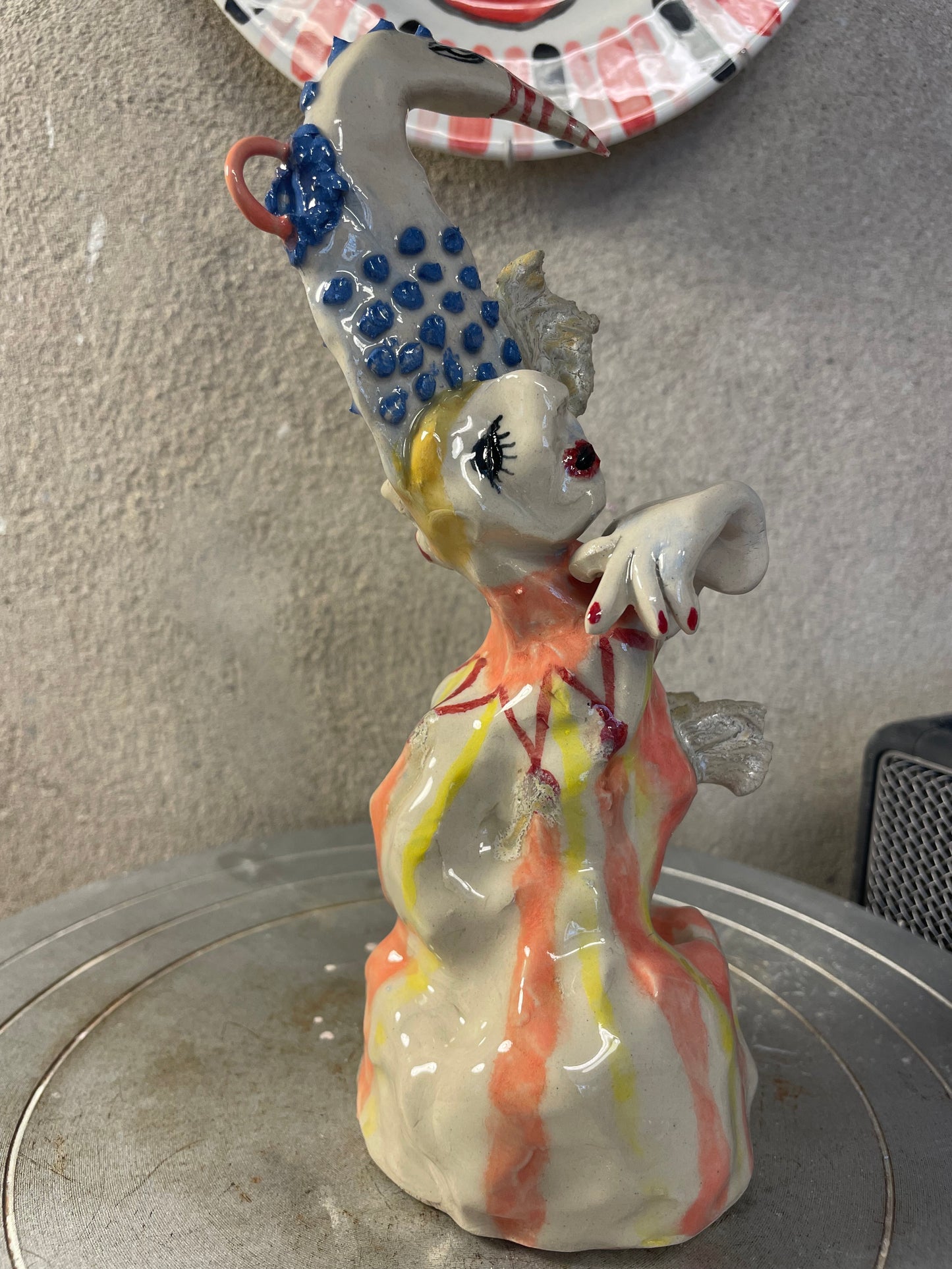 keramik skulptur med fugl