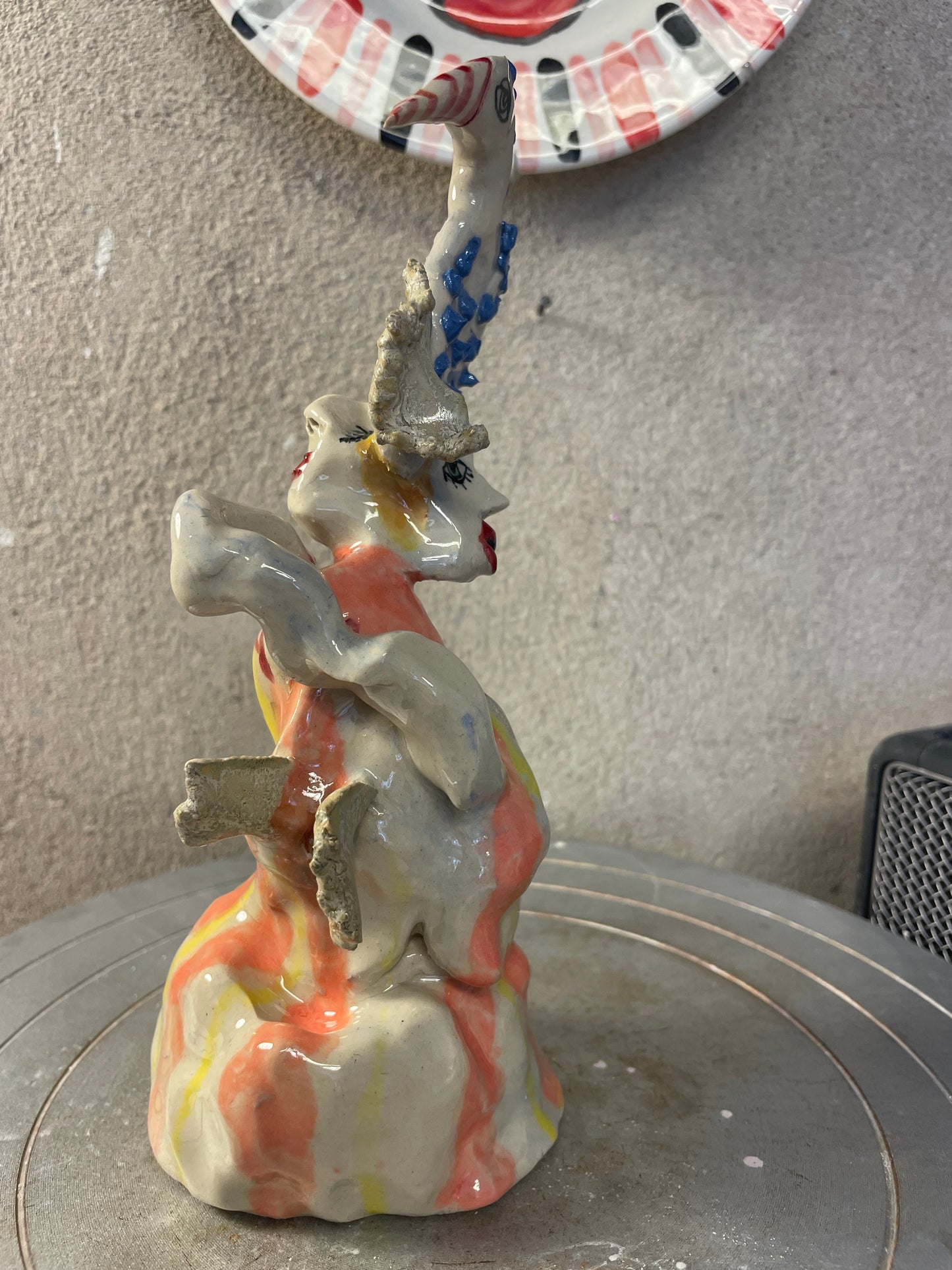 keramik skulptur med fugl