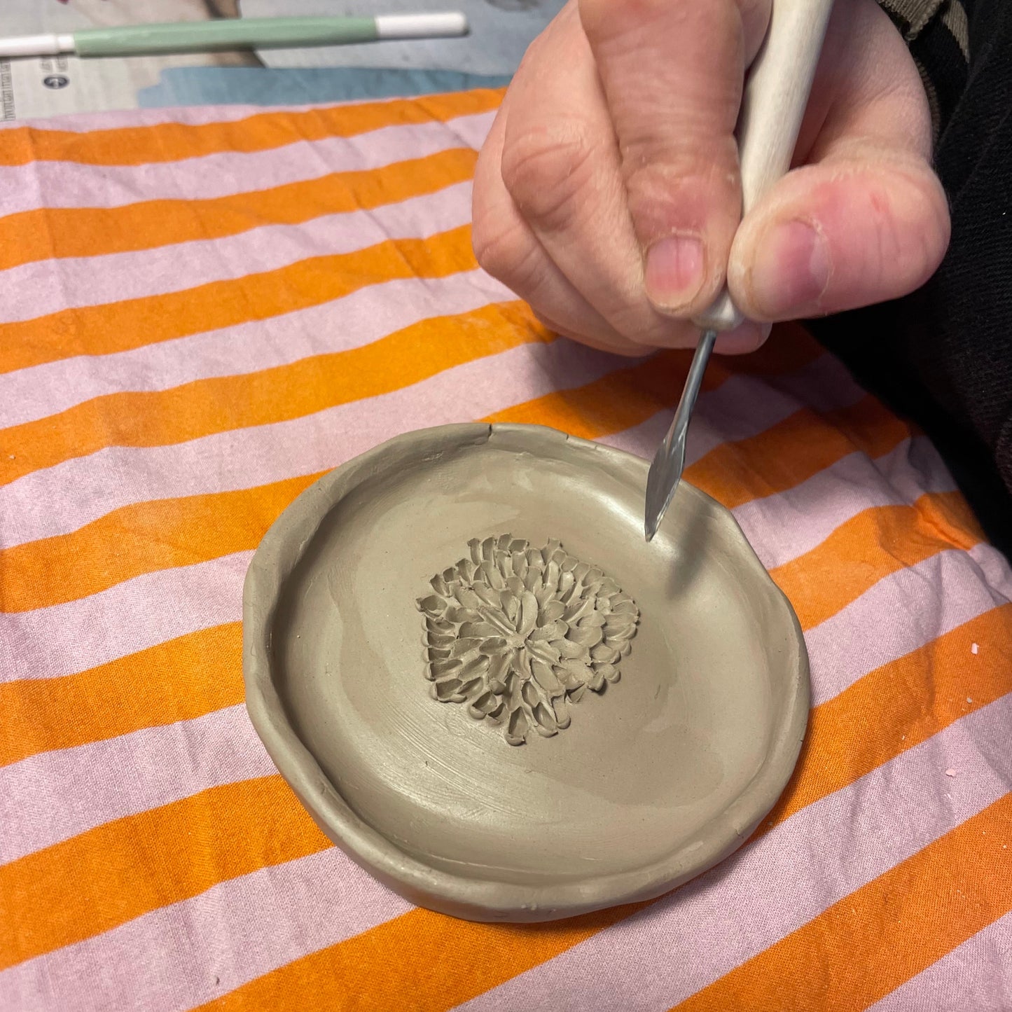 Keramikworkshop ( barn + en voksen) 2 Maj kl. 9-12