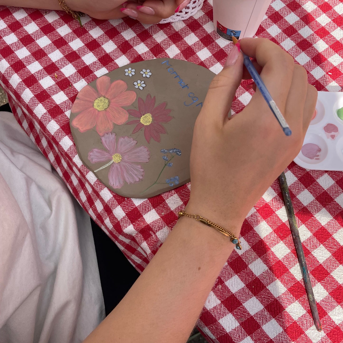 Sortestreger – Mini Keramikskole

Uge 27