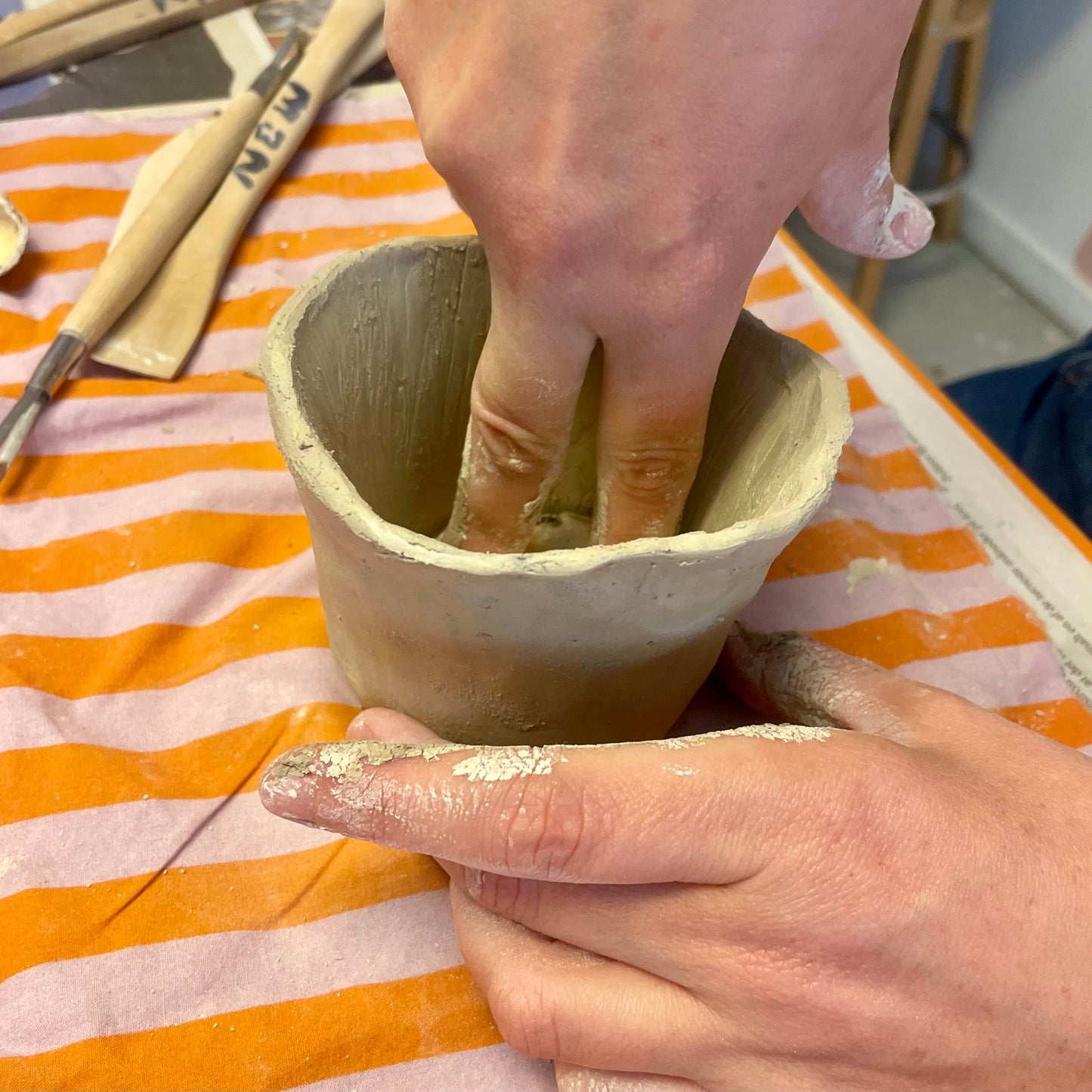 Keramikworkshop ( barn + en voksen) 2 Maj kl. 9-12