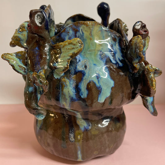 Vase med flyve væsner