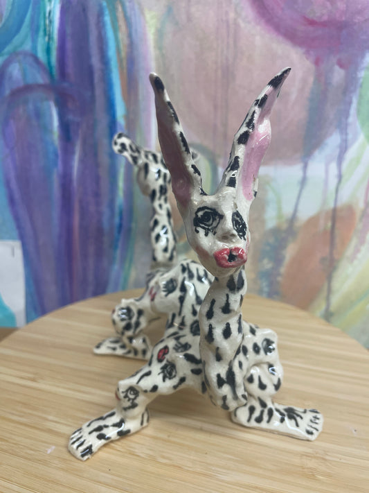 Keramik skulptur “dyret med ansigter”