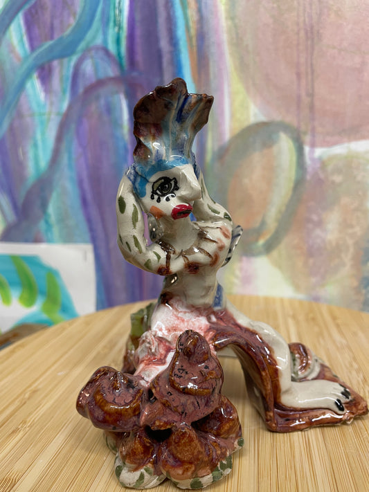 Keramik skulptur “ lytter ikke”