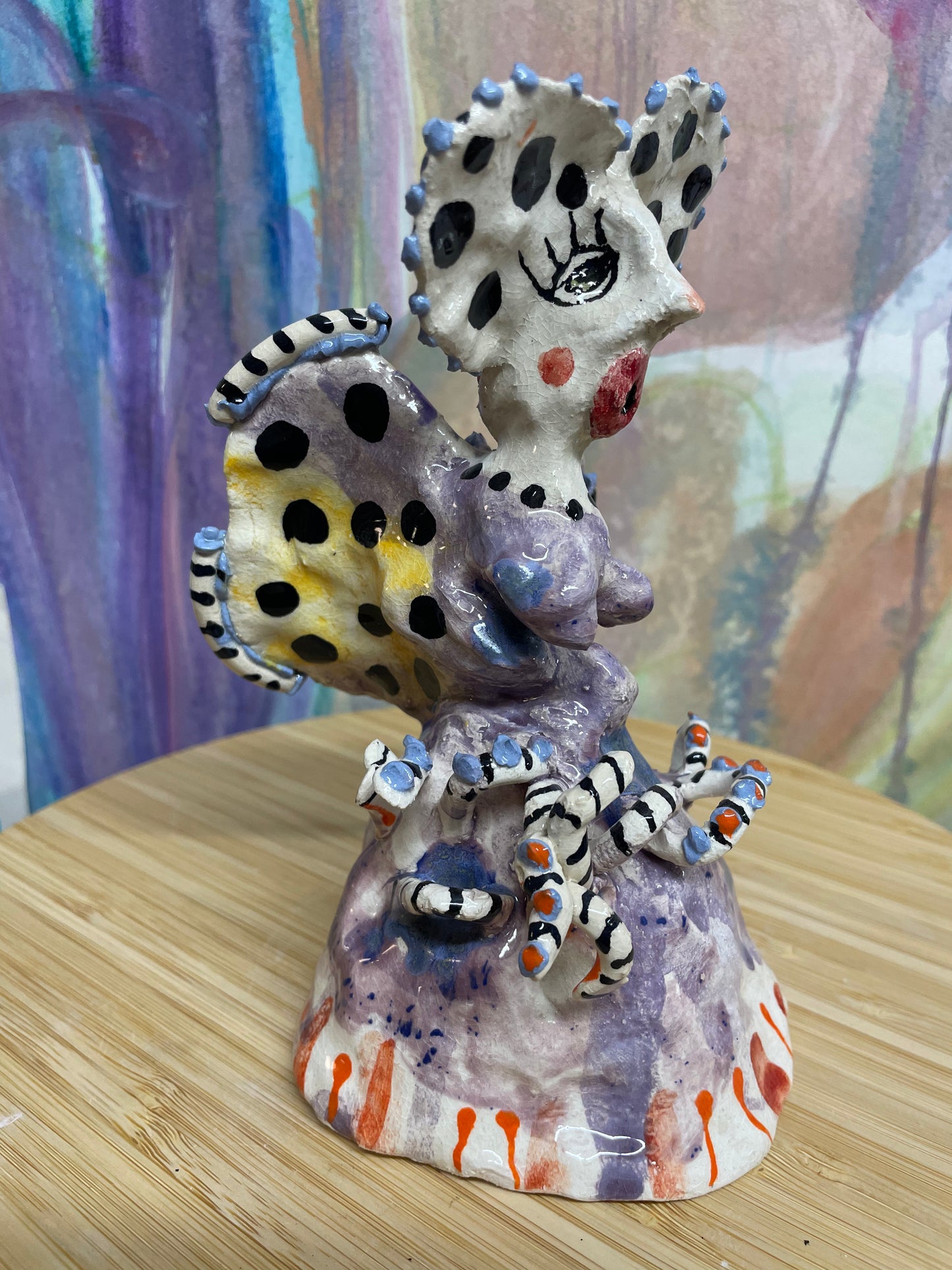 Keramik skulptur “kvinde med vinger”