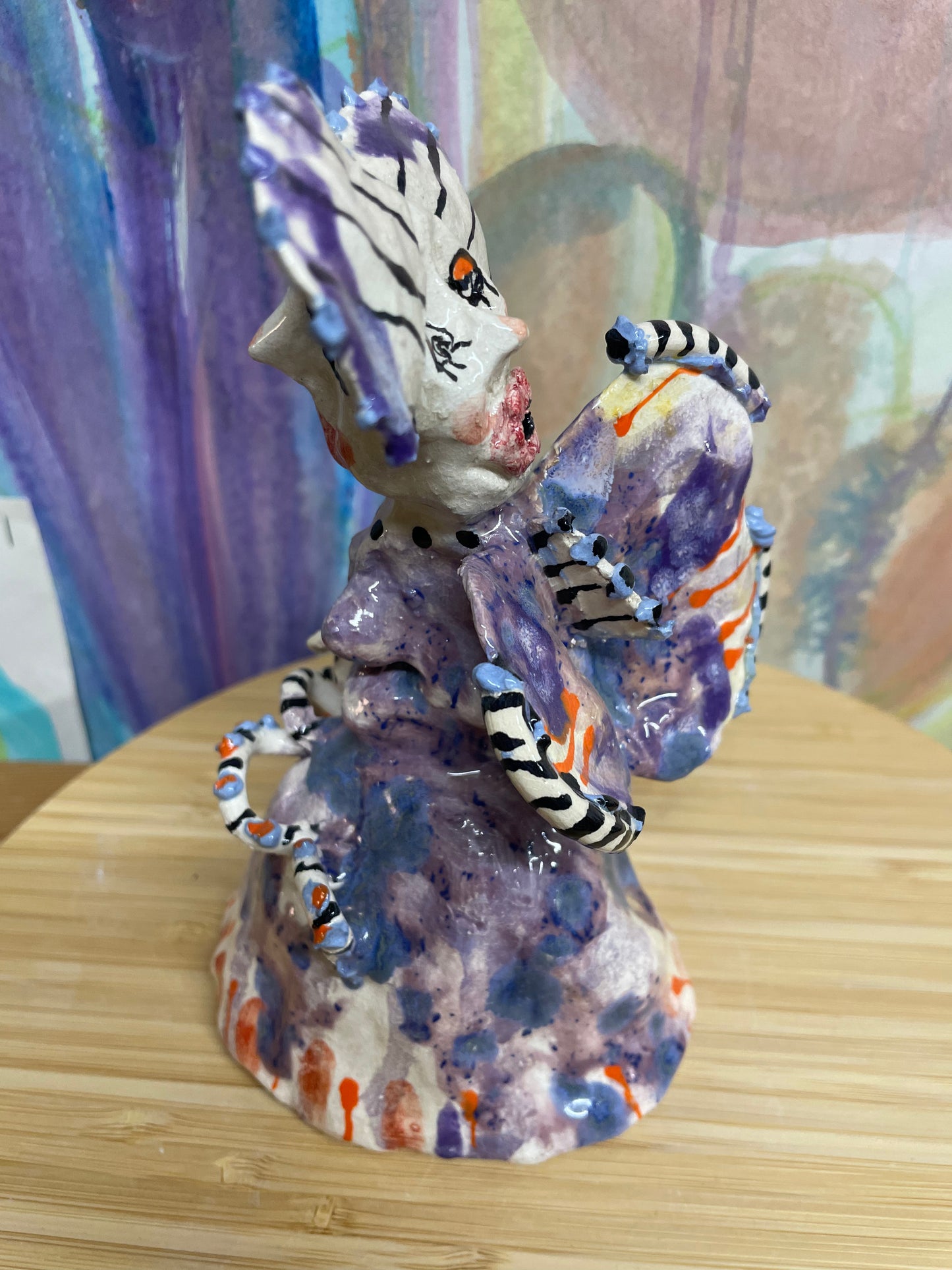 Keramik skulptur “kvinde med vinger”