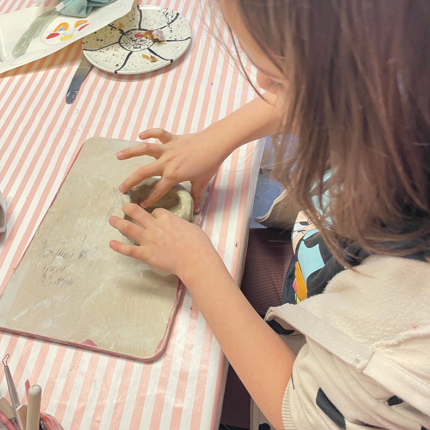 Maj-Keramik forløb for børn  7-12 år onsdage Kl. 14-16.30