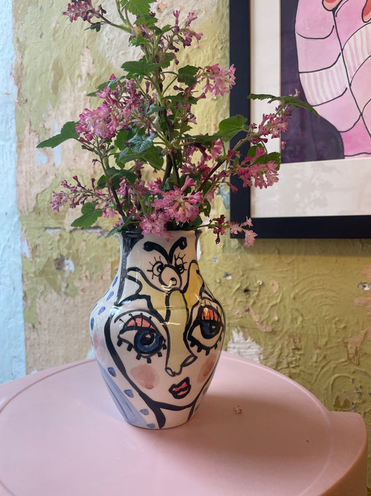 vase med ansigter