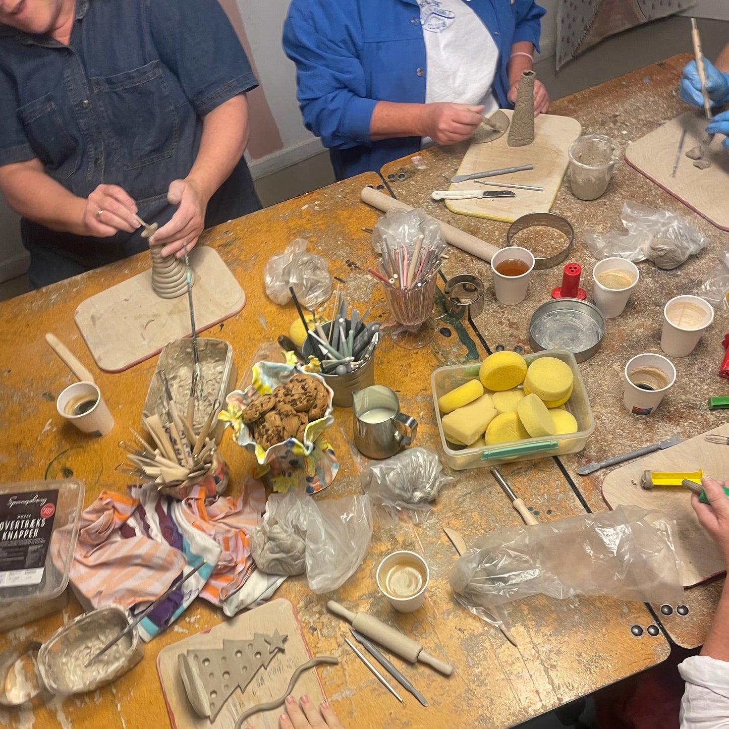 Oktober keramik Familie-workshop ( barn + en voksen) 31 okt. kl. 9-12
